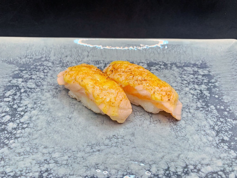 Nigiri de salmón flameado 