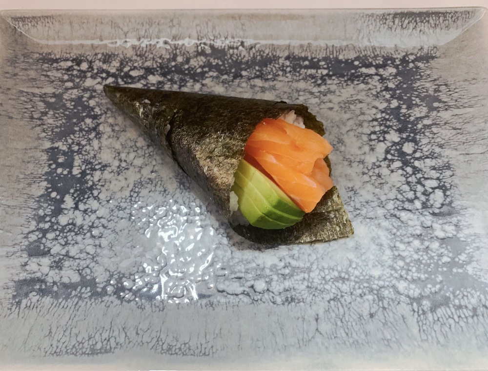 Temaki de salmón y aguacate 