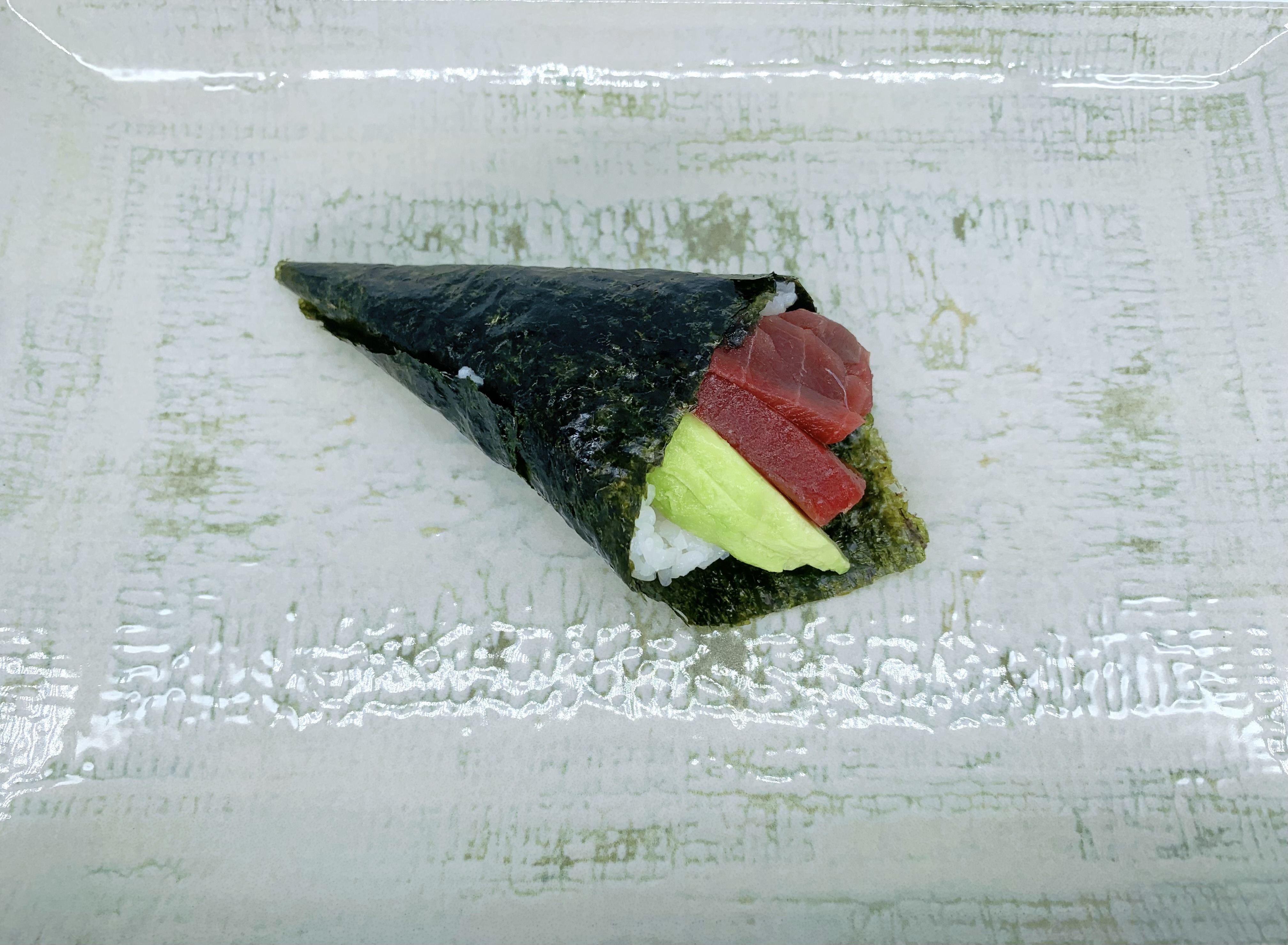 Temaki  atún con aguacate