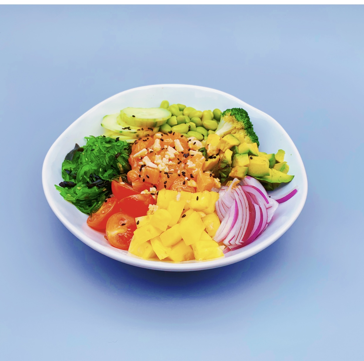 Salmón poke bowl